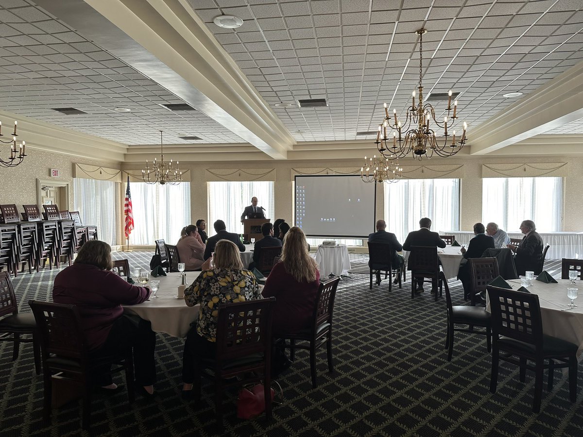 Great turnout with 3 of our residents selected as finalists at the annual resident research symposium of the Toledo Surgical Society! Congratulations to Asmita Chopra, PGY-3 for winning first place for her research on neoadjuvant therapy for pancreatic cancer!