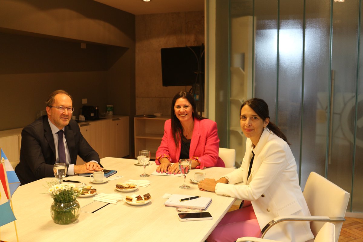 🇧🇪 Junto a <a href="/JulietaDeSanFe/">Julieta De San Félix</a> recibimos  al Embajador del Reino de Bélgica en 🇦🇷, <a href="/KarlDhaene/">Karl Dhaene</a>, en la <a href="/CasadeSantaFeOK/">Casa de Santa Fe</a>. 

Presentamos la provincia y sus potencialidades en materia de intercambio comercial y cooperación, e invitamos al Embajador a visitar Santa Fe.

¡Muchas gracias!