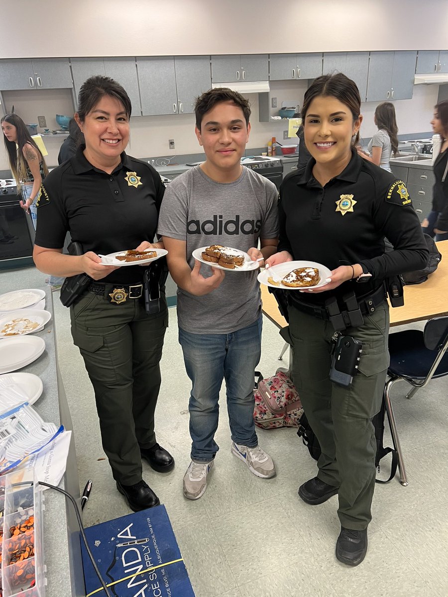 BCSONM's tweet photo. Another successful Home Economics class at Taft Middle School! This time around we made french toast.🍞 We enjoy spending time with our middle schoolers. @TaftMiddle https://t.co/Int7D9L3sY