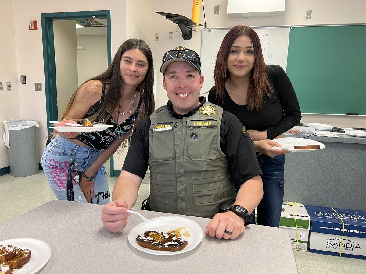 BCSONM's tweet photo. Another successful Home Economics class at Taft Middle School! This time around we made french toast.🍞 We enjoy spending time with our middle schoolers. @TaftMiddle https://t.co/Int7D9L3sY