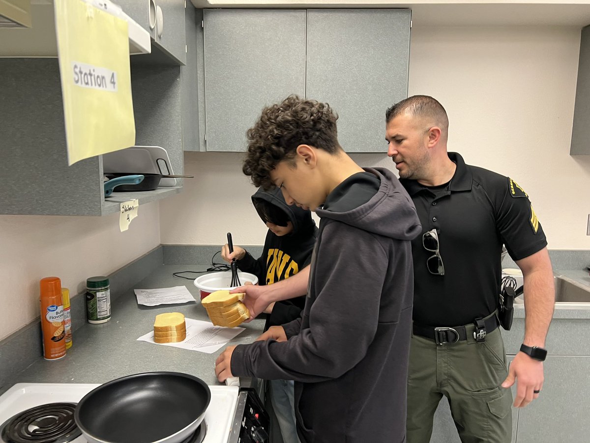 BCSONM's tweet photo. Another successful Home Economics class at Taft Middle School! This time around we made french toast.🍞 We enjoy spending time with our middle schoolers. @TaftMiddle https://t.co/Int7D9L3sY