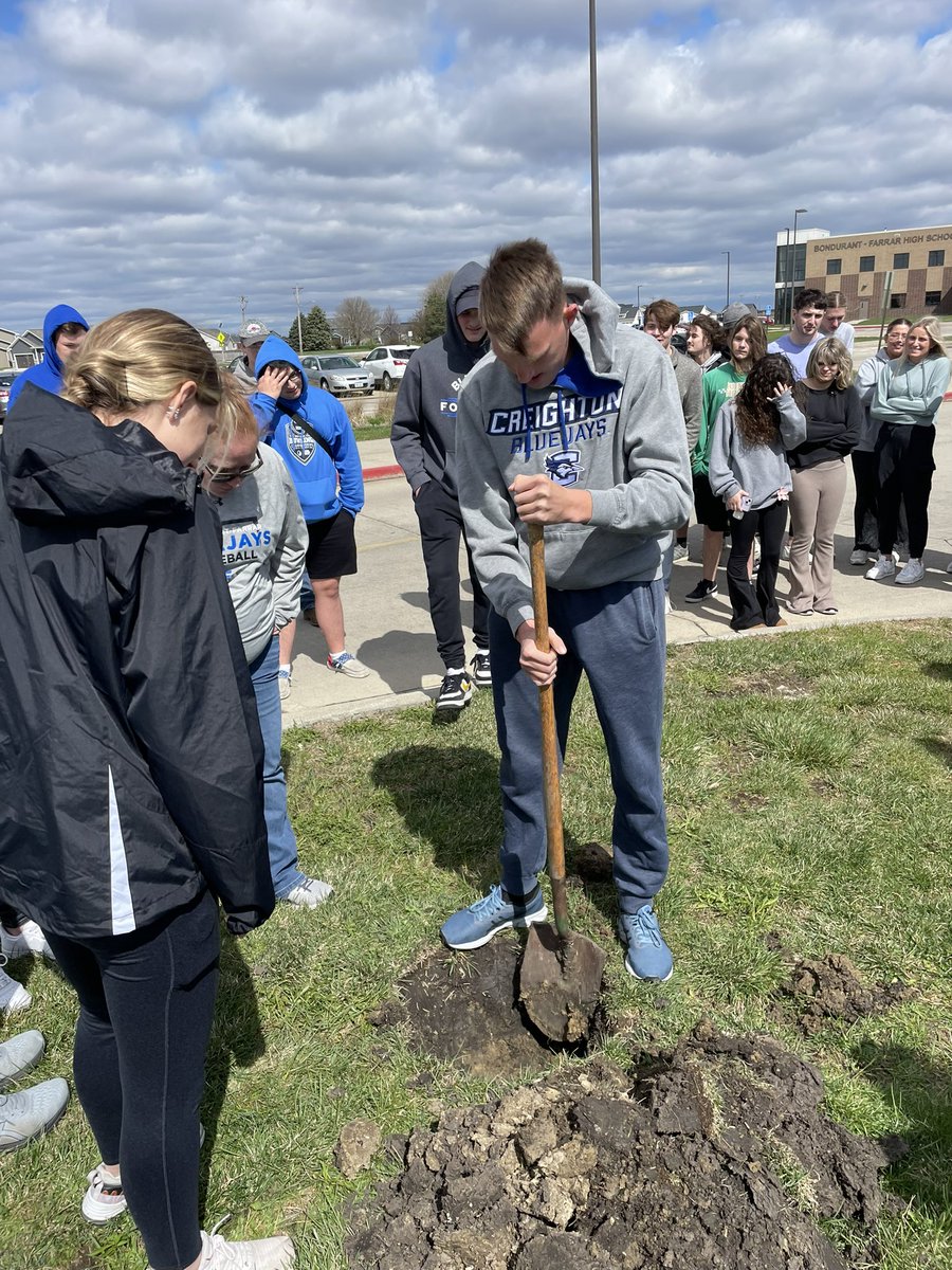 bfstuco's tweet photo. The Class of 2023 left their mark today, by planting their class tree in honor of Earth Day! https://t.co/KvDPh65zhT