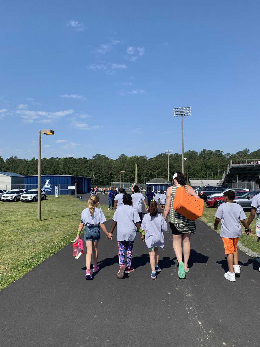MrsMasons_Class's tweet photo. We had a blast at #LittleFeetMeet today! Athletes and Buddies had so much fun participating in the different events! 

@little_gunther #BuildingtheBestSPS @HillpointHusky @SPS_SpecialEd https://t.co/oh6sXDiA6A
