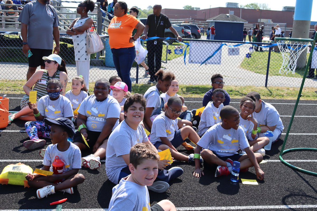 MrsMasons_Class's tweet photo. We had a blast at #LittleFeetMeet today! Athletes and Buddies had so much fun participating in the different events! 

@little_gunther #BuildingtheBestSPS @HillpointHusky @SPS_SpecialEd https://t.co/oh6sXDiA6A