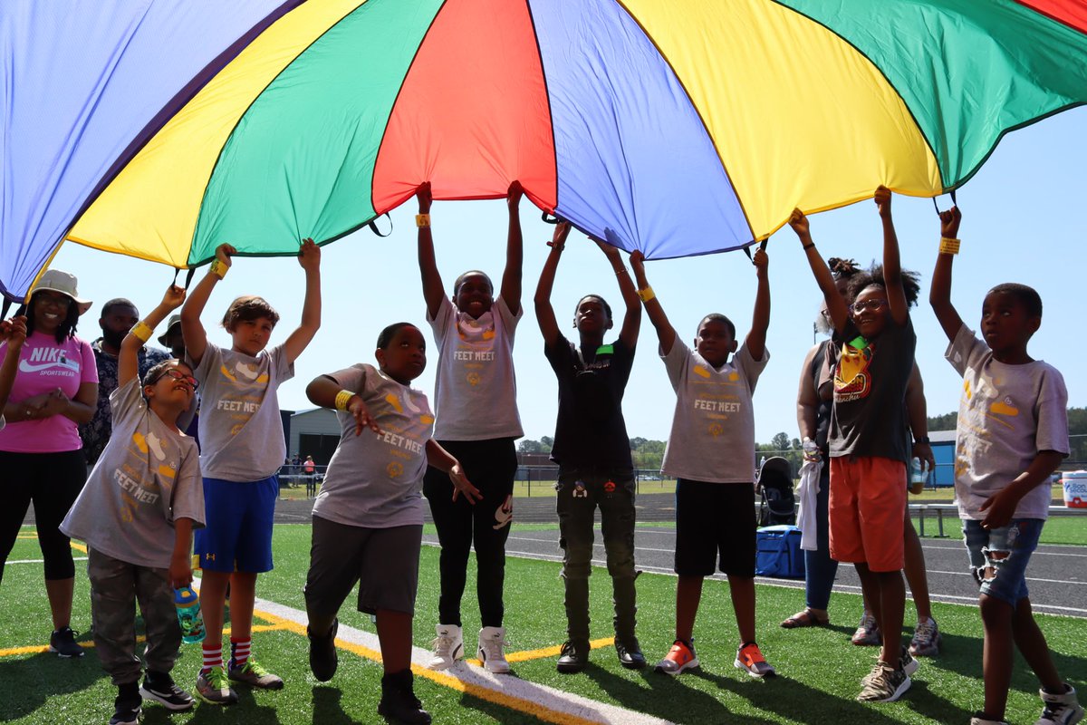 MrsMasons_Class's tweet photo. We had a blast at #LittleFeetMeet today! Athletes and Buddies had so much fun participating in the different events! 

@little_gunther #BuildingtheBestSPS @HillpointHusky @SPS_SpecialEd https://t.co/oh6sXDiA6A