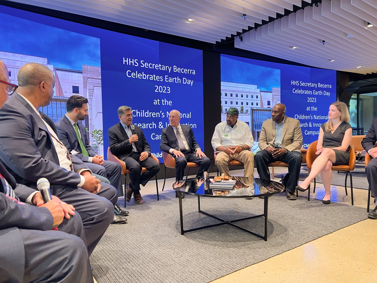 SecBecerra's tweet photo. Celebrated Earth Day at the Children’s National Research and Innovation Campus in DC!

@POTUS’ Inflation Reduction Act includes $2.8B in environmental and climate justice block grants for community-based nonprofits that make sure environmental justice efforts are felt at home. https://t.co/BEjl7j8qLK