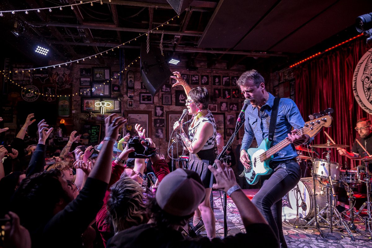 FavSightsSounds's tweet photo. Feels like it should be more, but this was my 7th time photographing @catbiteband and they are still the greatest. Full gallery now up from the @BadTimeRec tour at @3LinksDeepEllum here: https://t.co/AtZkpLAVFO
#catbiteband #badtimerecords #ska #photography #concertphotography https://t.co/UOcZDC6CV0