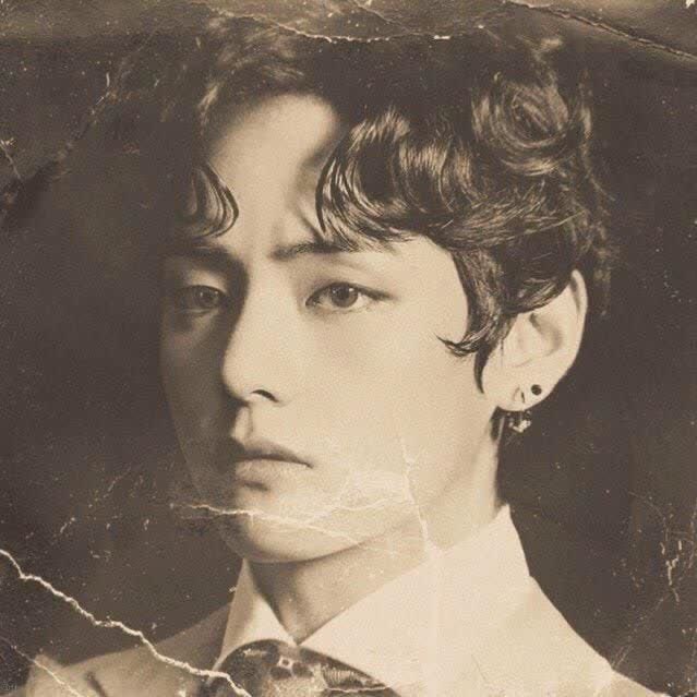 TopSoloistV's tweet photo. @NetflixIndia Kim Taehyung https://t.co/dMomLBKb5d