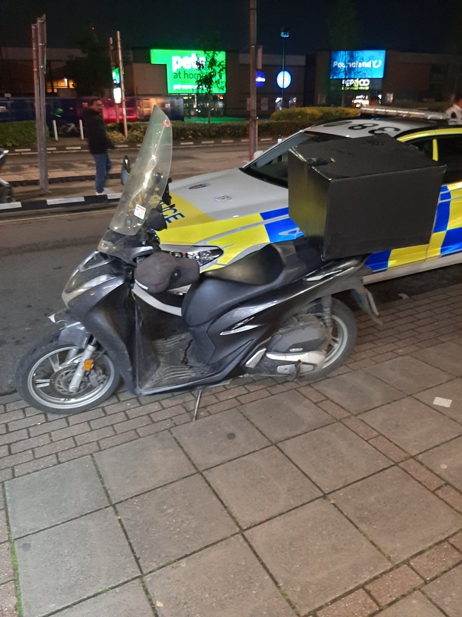 tvprp's tweet image. #TTCShift #OpThrottle #Slough
Vehicle stopped about to contravene a one way sign. On speaking to the rider and carrying out document checks it transpired the rider had no insurance. Vehicle seized and rider reported. Rider looking at a fine and points on his licence.