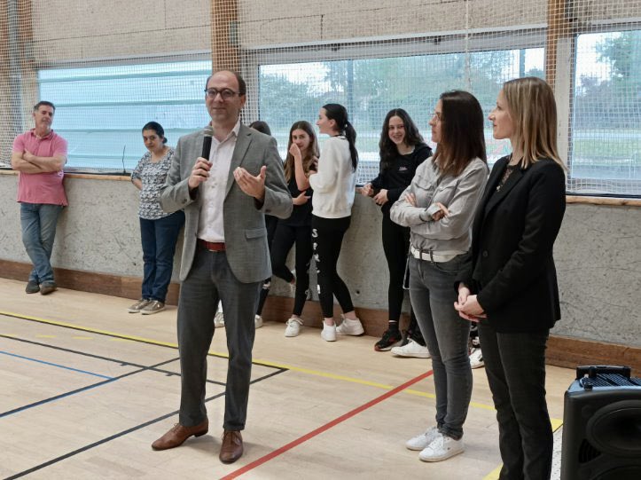 BCouillard33's tweet photo. Ravie de remettre les récompenses de roller artistique du #SpucRoller de #Pessac avec @BenoitGrange.

Des jeunes de 5 à 18 ans pleins d’énergie et une équipe encadrante très investie. Bravo 👏 https://t.co/ZYbymYxkEz