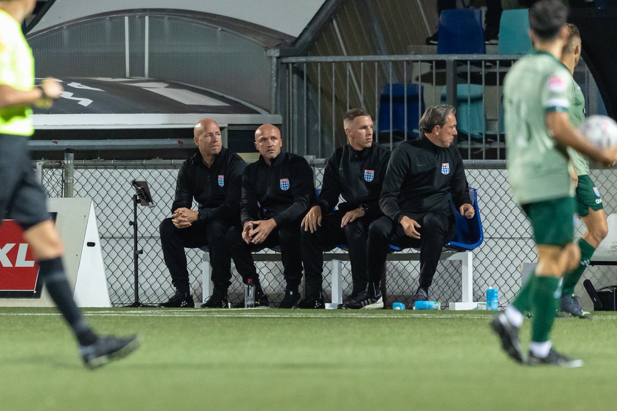 dickschreuder's tweet photo. Top gewerkt met elkaar ! PROMOTIE , Spelers en staf gefeliciteerd en ook dank vanuit ons naar de supporters #believe #promotie #totvrijdag #opnaarmeer https://t.co/8bWbPVgNRn