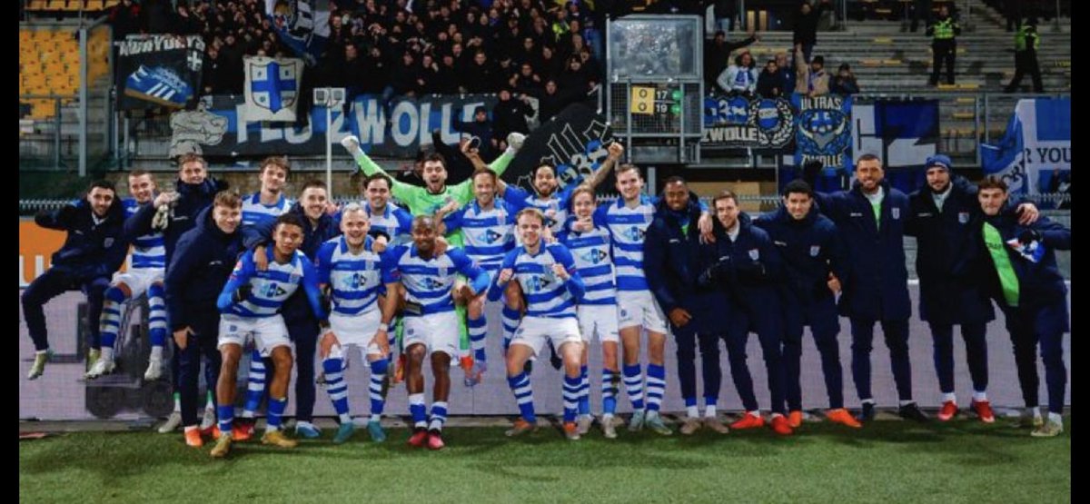 dickschreuder's tweet photo. Top gewerkt met elkaar ! PROMOTIE , Spelers en staf gefeliciteerd en ook dank vanuit ons naar de supporters #believe #promotie #totvrijdag #opnaarmeer https://t.co/8bWbPVgNRn