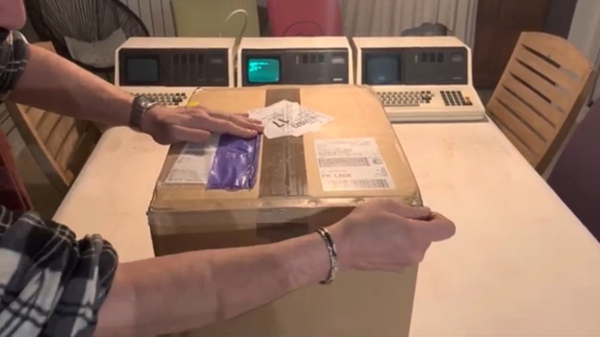 Unboxing mystery Casio box from Japan youtu.be/5y8eisaUVIU via <a href="/YouTube/">YouTube</a>