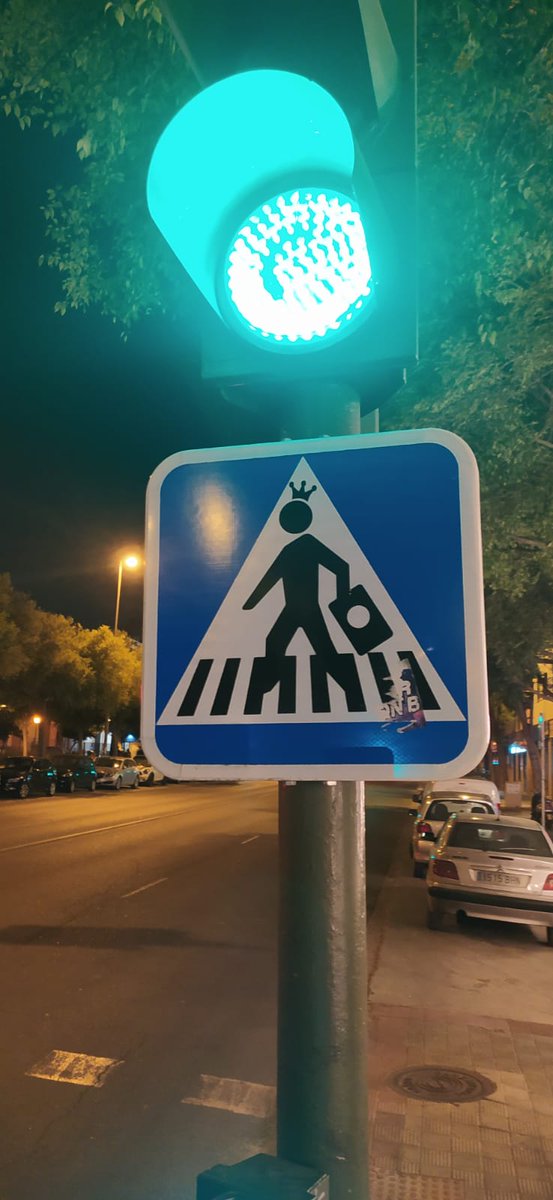 LucioVillegas's tweet photo. El Bansky de la Feria lo ha vuelto a hacer. Qué maravilla!! La flamenca, el Rey cajonero, los claveles grana... https://t.co/bxeAnEDFCD