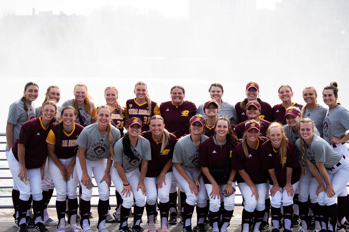 CMUSoftball's tweet image. Team 45 takes on Niagara Falls 🤩

#FireUpChips🔥⬆️🥎