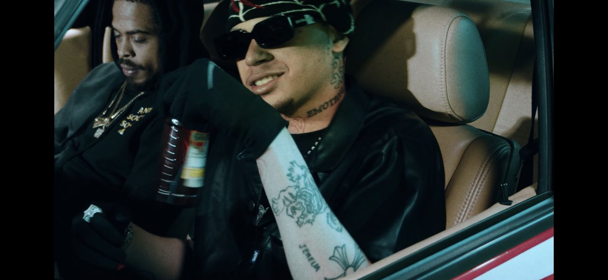 moshpxt's tweet photo. For the Kome On vid with D savage i had to pay homage &amp; start the video off like the I Know snippet. We got the passenger from the og video’s cousin to get in to. https://t.co/mB39a3b49X