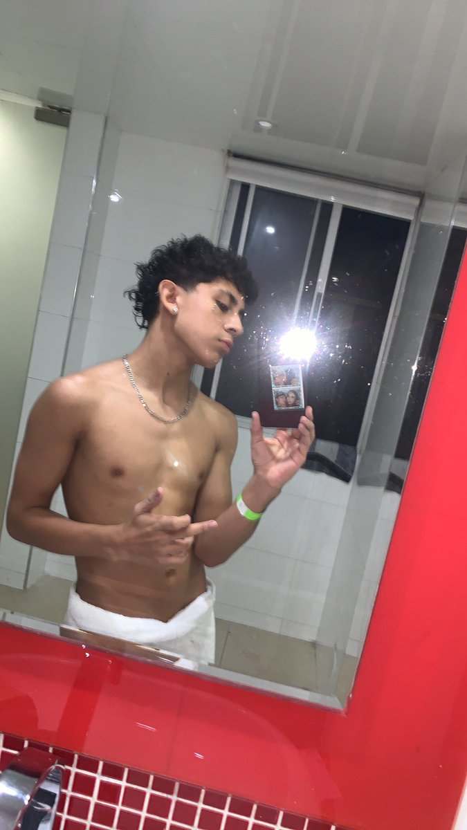 eriickgc_'s tweet photo. Pasar mi lengua por tu boca 🥵 https://t.co/63rmL3G58s