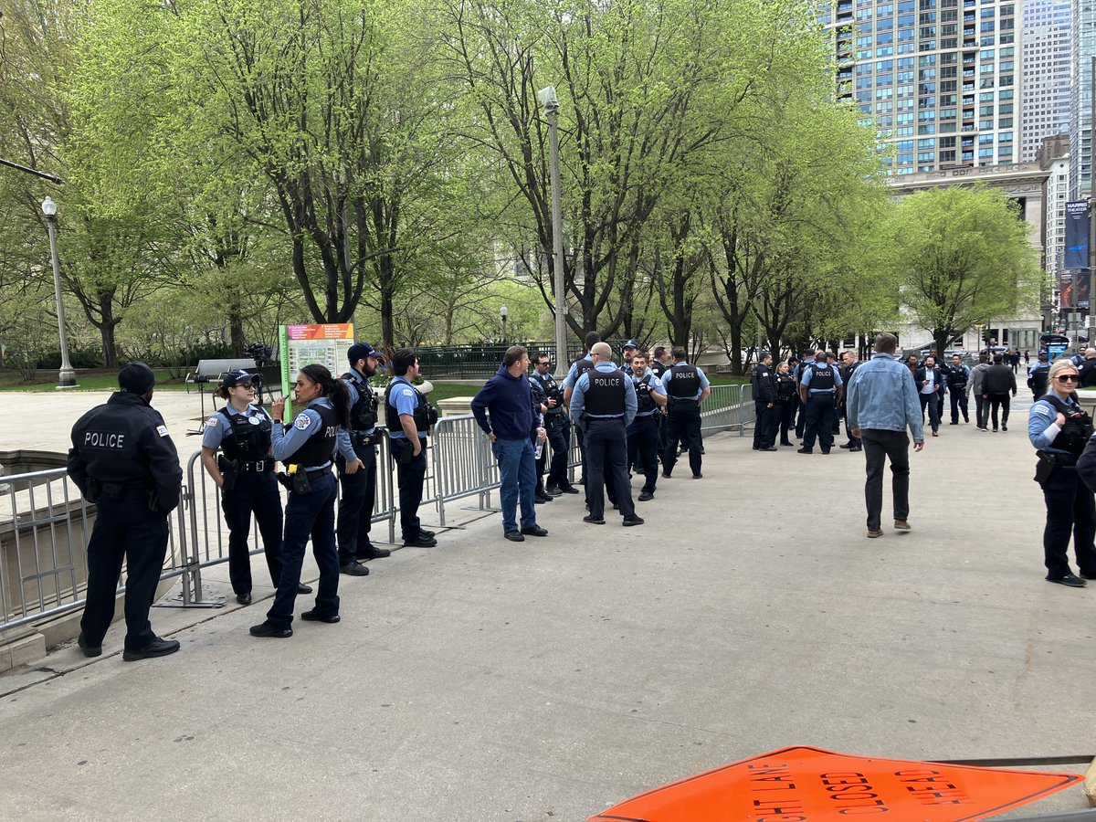 We have an increased police and command staff presence in the downtown area tonight and throughout the weekend so that all residents and visitors can enjoy our city safely. For those visiting <a href="/Millennium_Park/">Millennium Park</a> tonight, the curfew for youth went into effect at 4 p.m.