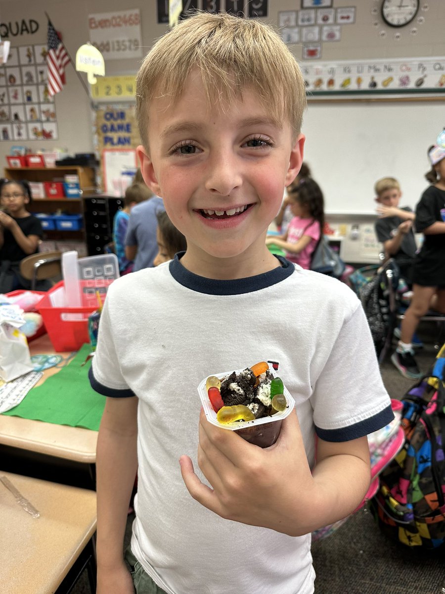 TheFolkField's tweet photo. To end our Earth Day celebrations, we had some “dirt” pudding with worms! 🌎🪱 https://t.co/wH1JjnVQVu