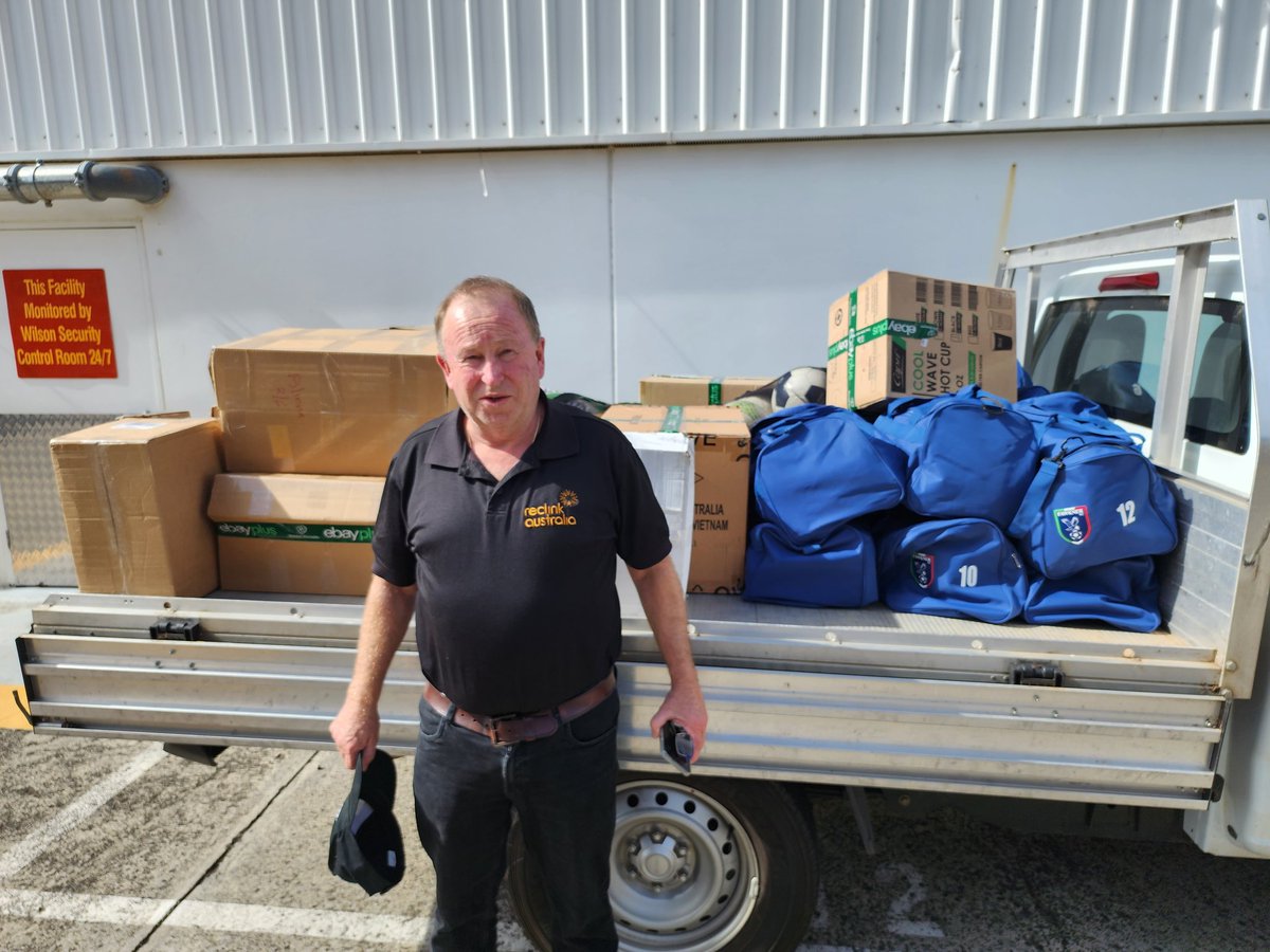 RMFAus's tweet photo. Thrilled that we could help Peter at Reclink Australia with a "utefull" of gear to take to communities up north.
Thanks to Altona East Phoenix Soccer Club  and Fawkner Soccer Club  for helping to make this happen. #RMFstars https://t.co/VSSEtxQmzw