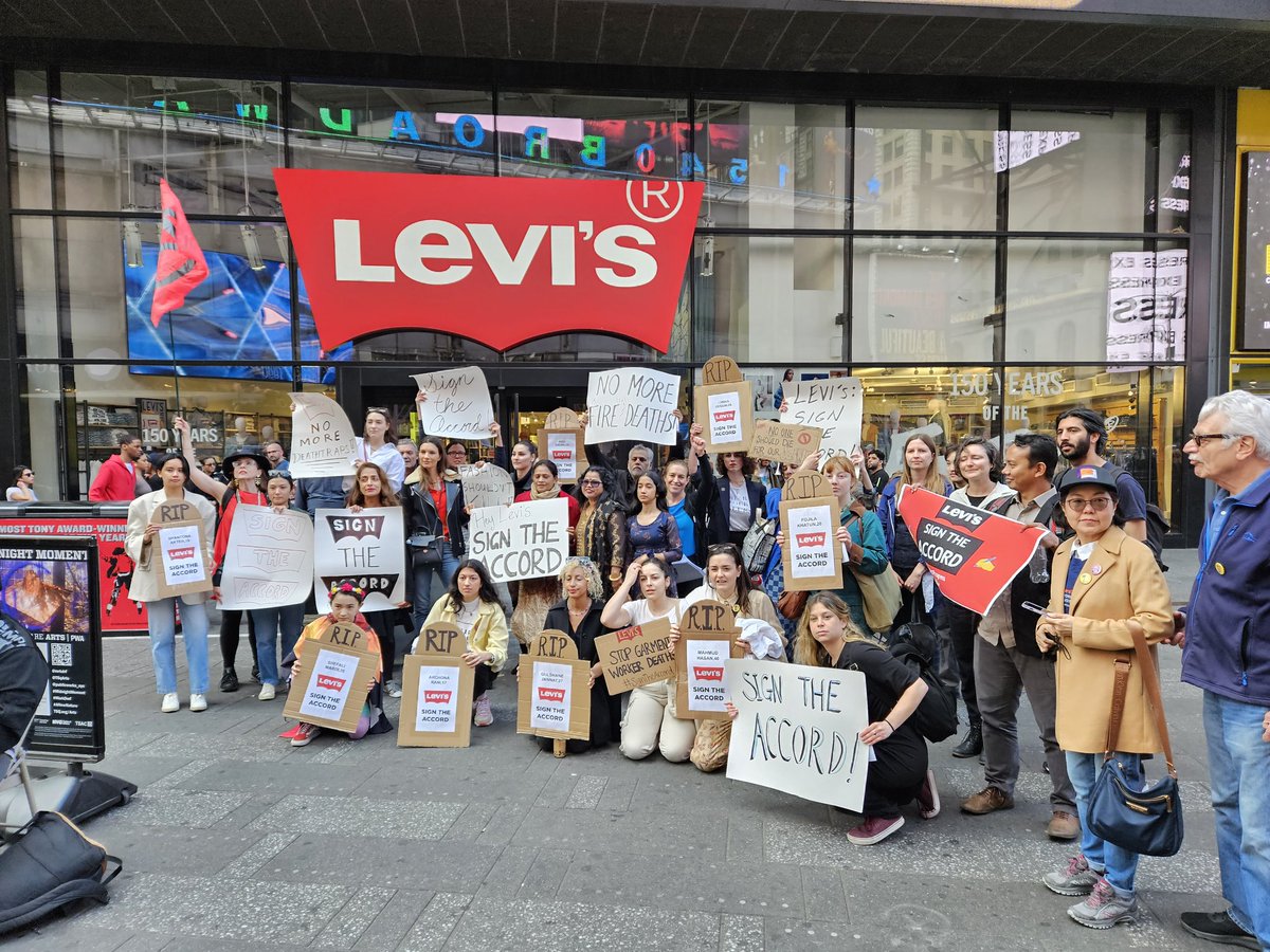 EricDirnbach's tweet photo. Protest in #NYC on the 10th anniversary of the Rana Plaza factory collapse in #Bangladesh, and @LEVIS still hasn't signed the International Accord that would improve factory safety. #SignTheAccord https://t.co/WSzyUG5VCm