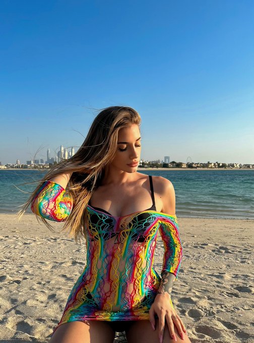 RT se mi vuoi come bagnina 😝 https://t.co/5tpzTdoXL1