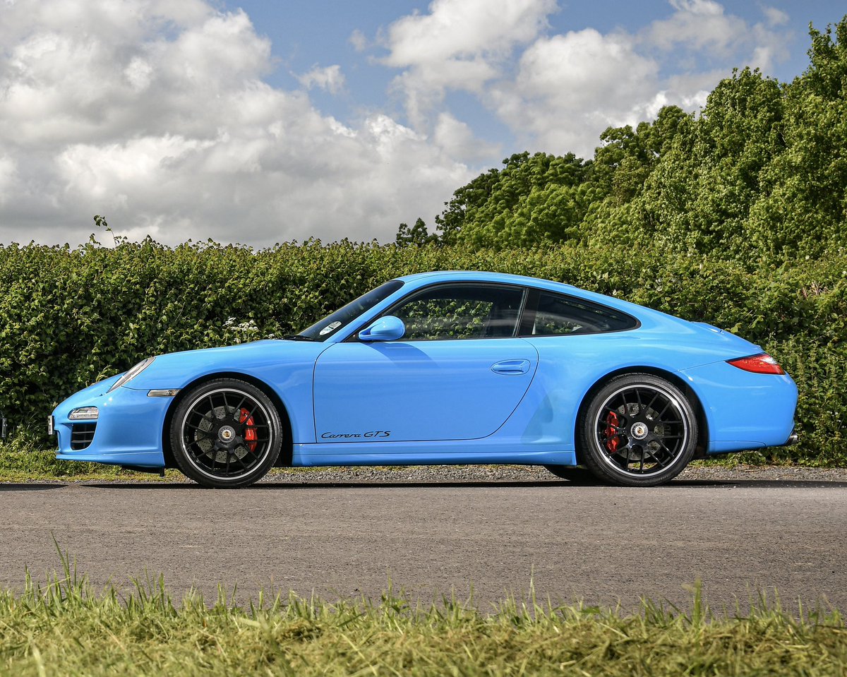 PaulCowland_'s tweet photo. Lots of blue tick posts today. Let’s have your blue car content instead… https://t.co/Qzk9Eqtr5e