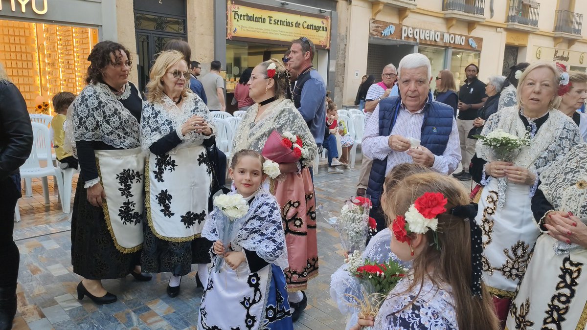 <a href="/AlbertoEspagne/">Alberto Rodriguez Segundo</a> <a href="/SanJavierSpain/">SanJavier</a> <a href="/CastillosenAire/">Sebastian Ros Hernandez</a> <a href="/CT_Universales/">CartagenasYCartagosDelMundo</a> <a href="/AntoniaRoca6/">Antonia Roca</a> <a href="/cartaginense51/">Cartaginense51</a> <a href="/AlianzaMarmenor/">Alianza Mar Menor ➡️ AMARME</a> <a href="/CsRegionMurcia/">CS Región de Murcia 🇪🇦🇺🇦</a> <a href="/enunlugardelah1/">En un lugar de la Huerta</a> <a href="/PAcToMarMENOR/">Pacto por el Mar Menor</a> <a href="/paconadal/">Paco Nadal</a> <a href="/PPRMurcia/">PP Región de Murcia</a> <a href="/sextaNoticias/">laSexta Noticias</a> <a href="/noticias_cuatro/">Noticias Cuatro</a> <a href="/jaortegagarcia/">Juan Antonio Ortega</a> <a href="/UsuariosanidadM/">UsuariosanidadMurcia</a> <a href="/regiondemurcia/">Gobierno de la Región de Murcia</a> <a href="/asociacionanse/">Anse (cuenta inactiva)</a> <a href="/apelegrin68/">Antonio Pelegrín 🇩🇰571-/9A🇪🇦</a> <a href="/ContigoCartagen/">Contigo Cartagena</a> <a href="/Rubiu5/">elrubius</a> <a href="/galbaemperador/">CCAA CARTAGINENSE</a> @UPCTnoticias <a href="/la7tele/">La 7</a> <a href="/LopezMirasF/">Fernando López Miras</a> <a href="/NuestroMarMenor/">Nuestro Mar Menor</a> <a href="/PlataformaBeal/">PLATAFORMA DE AFECTADOS POR LOS METALES PESADO</a> <a href="/davidbisbal/">davidbisbal</a> <a href="/AlejandroSanz/">Alejandro Sanz</a> <a href="/ArkanoDe/">PsicoFans de Arkano</a> @Pmct15 <a href="/rosalia/">R O S A L Í A</a> <a href="/contralobbies/">Antilobbies Murcia 🇵🇸</a> <a href="/40_648/">NO SOY QUIEN ERA⚓🌅♈🐱🇩🇰🌈</a> <a href="/CGMasia/">COREANA CARTAGENERA</a> <a href="/JSiljestromM/">Jorge Siljestrøm🏳🏴🛟</a> <a href="/NoeliaArroyoHer/">Noelia Arroyo</a> <a href="/Magoga_/">María🍥</a> <a href="/pablogtrrzz_/">pablo</a> @asomarimur <a href="/HOSTECAR/">HOSTECAR</a> <a href="/COEC_es/">COEC</a> #OfrendaFloralCT
#VirgendelaCaridad.
Patrona de #Cartagena