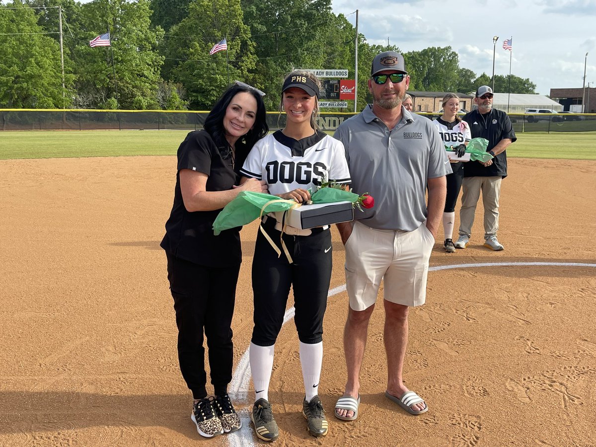 bulldogsofphs's tweet photo. Senior night for @PHSBulldogSB! We are grateful for this group of ladies who represent us well in the halls and on the field. #FastPitchDogs https://t.co/WvtJRVgRKZ