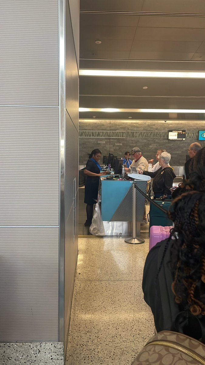monetarymonster's tweet image. Members of another airline had to step
In and bail out @SunCountryAir as there were no workers to check bags at Harry Reed Int Airport. Thank goodness for them….