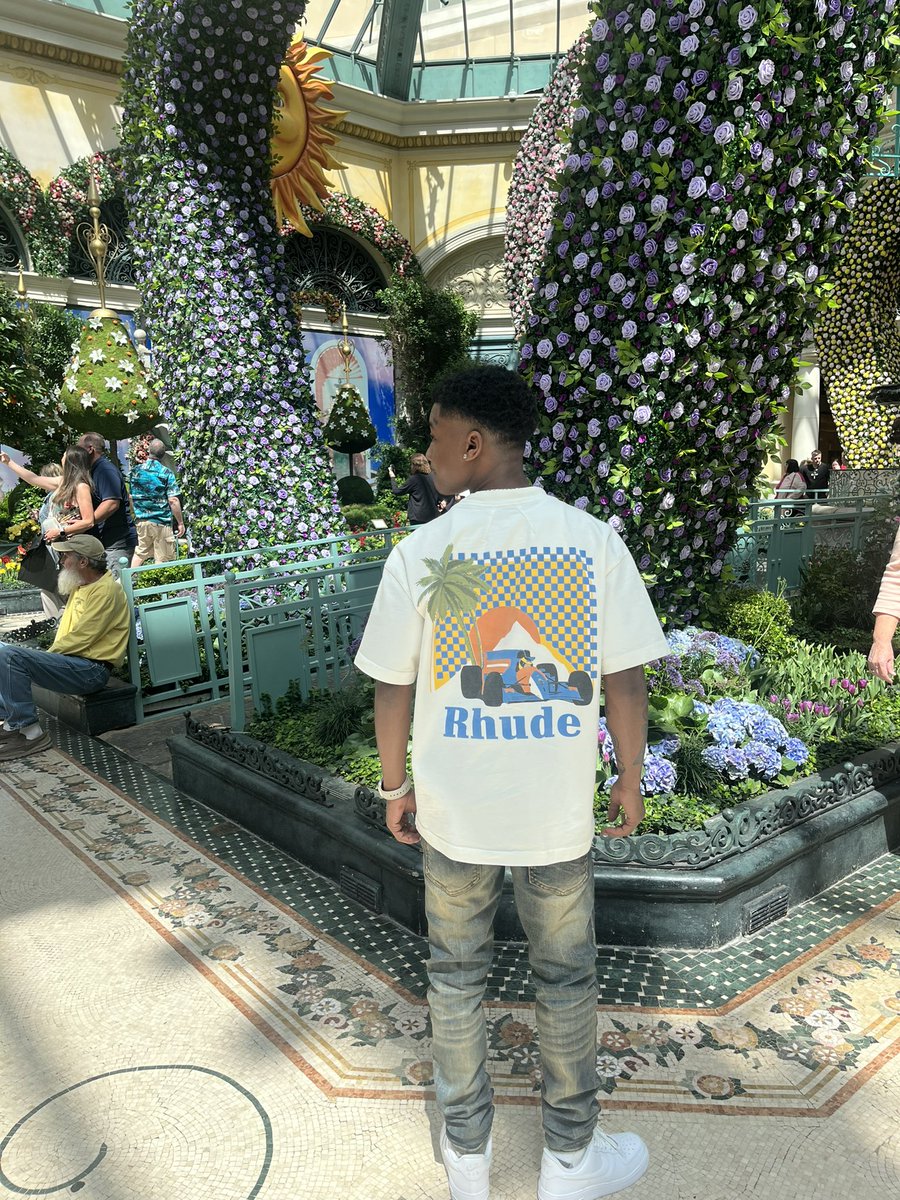WhyJoc's tweet photo. I’m like fine I might come out and vibe but ☝🏽of y’all getting 🖕🏽🖕🏽 https://t.co/pkcNBMlHf0