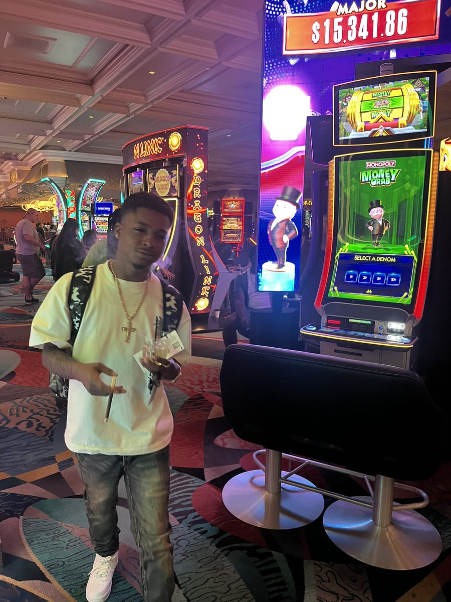 WhyJoc's tweet photo. I’m like fine I might come out and vibe but ☝🏽of y’all getting 🖕🏽🖕🏽 https://t.co/pkcNBMlHf0