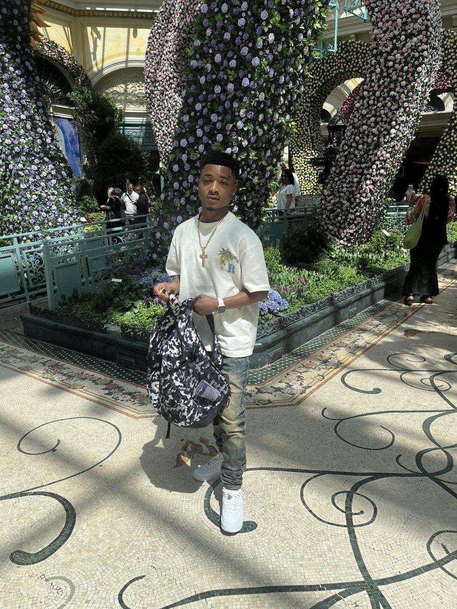 WhyJoc's tweet photo. I’m like fine I might come out and vibe but ☝🏽of y’all getting 🖕🏽🖕🏽 https://t.co/pkcNBMlHf0