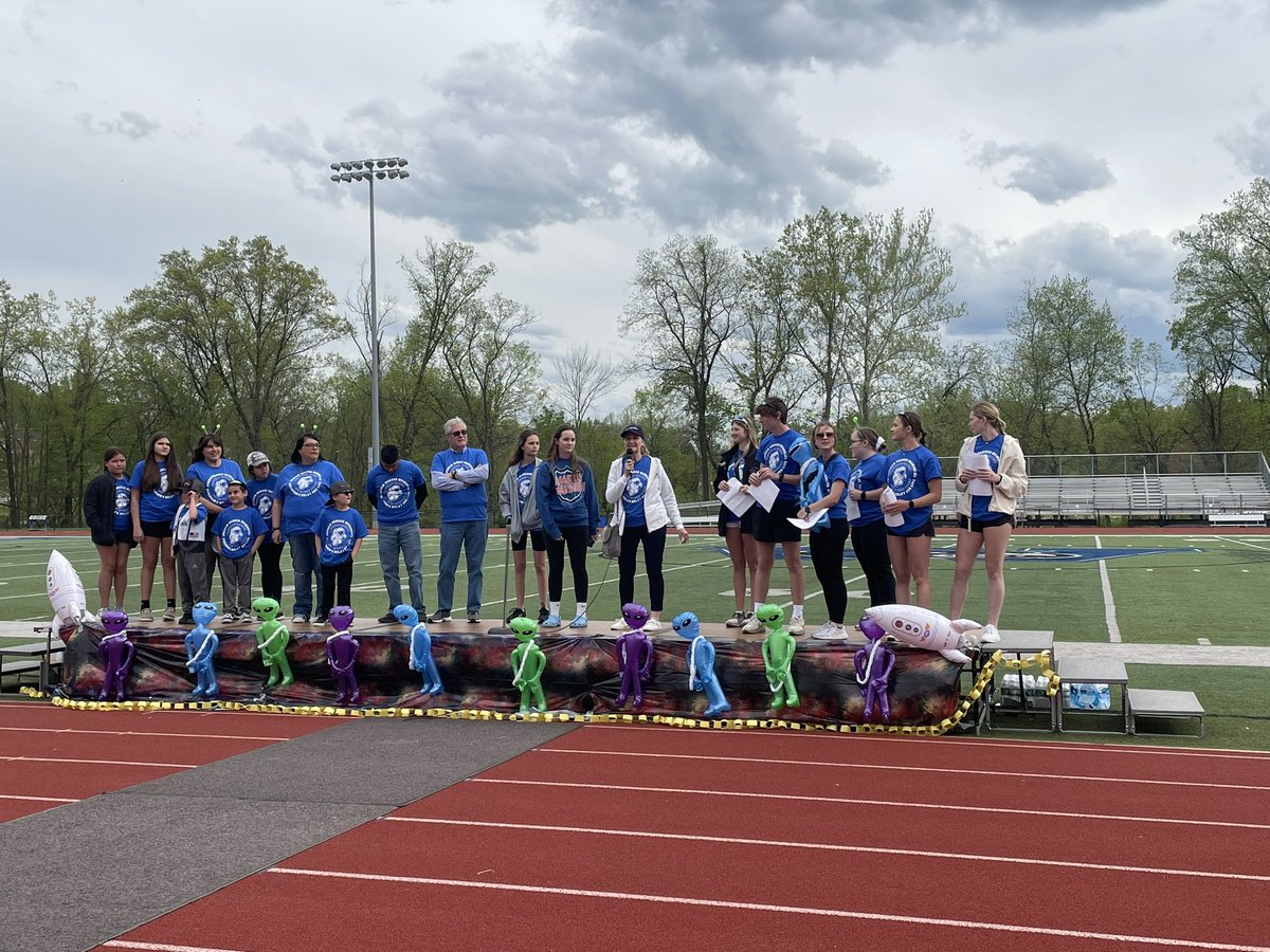 DrJKephart's tweet photo. I am so proud of the Relay for Life student leadership team &amp; all the @WashingtonStuco @gowhsbluejays involved in making such a meaningful night happen for students &amp; the community! You certainly are helping to 🚀 Blast Cancer out of this World! 🌎 👽💙🤩 #EngageSDOW https://t.co/w5snNnOGyT