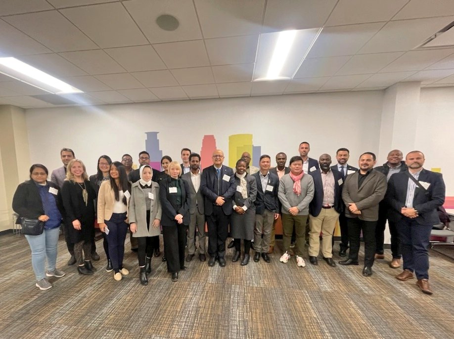 dtphanhoang's tweet photo. Had a wonderful time sharing @mnhealth equity work with #globalhealth dignitaries from around the world! Thanks for the opportunity @StateIVLP Special thanks to the Ministry of Health of Mexico for the lovely treat!  #HealthEquity #SocialJustice #CulturalComms #FridayFeeling https://t.co/jJQg9ObAak