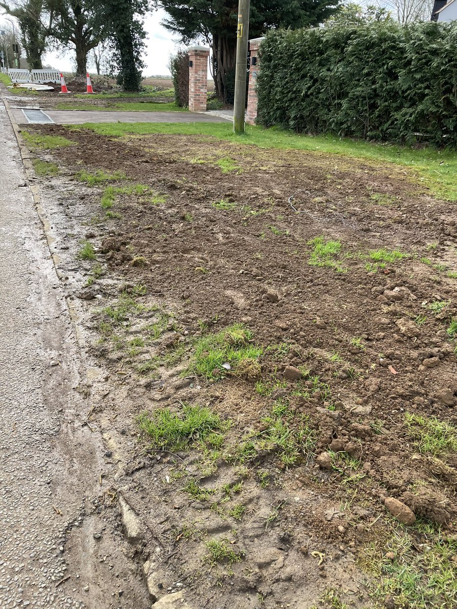 dtolson's tweet photo. @MrNickKnowles @HayfieldHomes This is what @HayfieldHomes has done to my community @MrNickKnowles, our previously immaculate and well loved, resident maintained verges have been like this for 6 weeks now, dug up to lay cables to their development and not yet reinstated https://t.co/YoeHrx5g0r