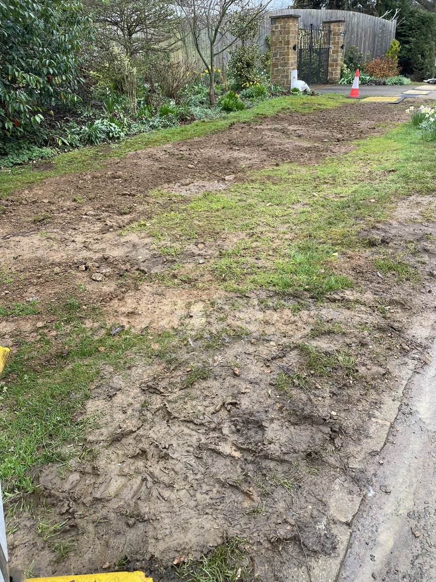 dtolson's tweet photo. @MrNickKnowles @HayfieldHomes This is what @HayfieldHomes has done to my community @MrNickKnowles, our previously immaculate and well loved, resident maintained verges have been like this for 6 weeks now, dug up to lay cables to their development and not yet reinstated https://t.co/YoeHrx5g0r