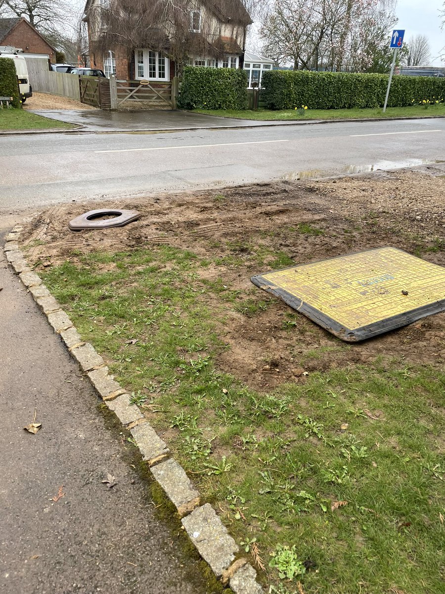 dtolson's tweet photo. @MrNickKnowles @HayfieldHomes This is what @HayfieldHomes has done to my community @MrNickKnowles, our previously immaculate and well loved, resident maintained verges have been like this for 6 weeks now, dug up to lay cables to their development and not yet reinstated https://t.co/YoeHrx5g0r