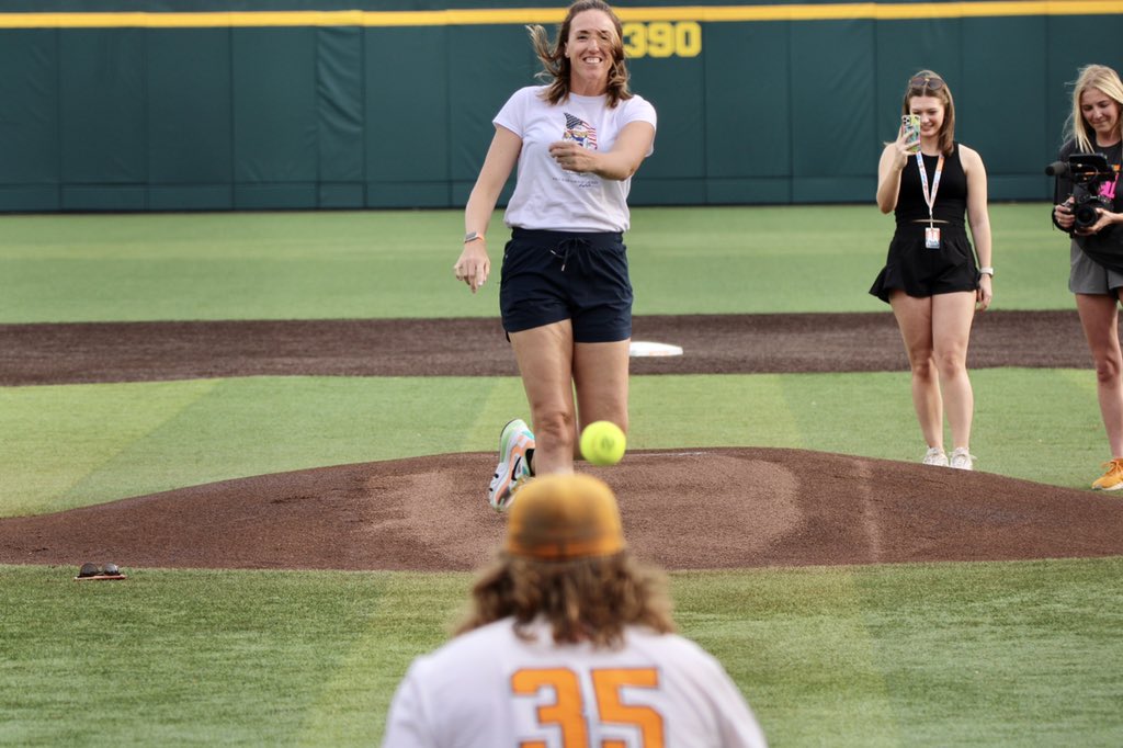 Dan Harralson On Twitter Monica Abbott Throws Out The First Pitch dan-harralson-on-twitter-monica-abbott-throws-out-the-first-pitch