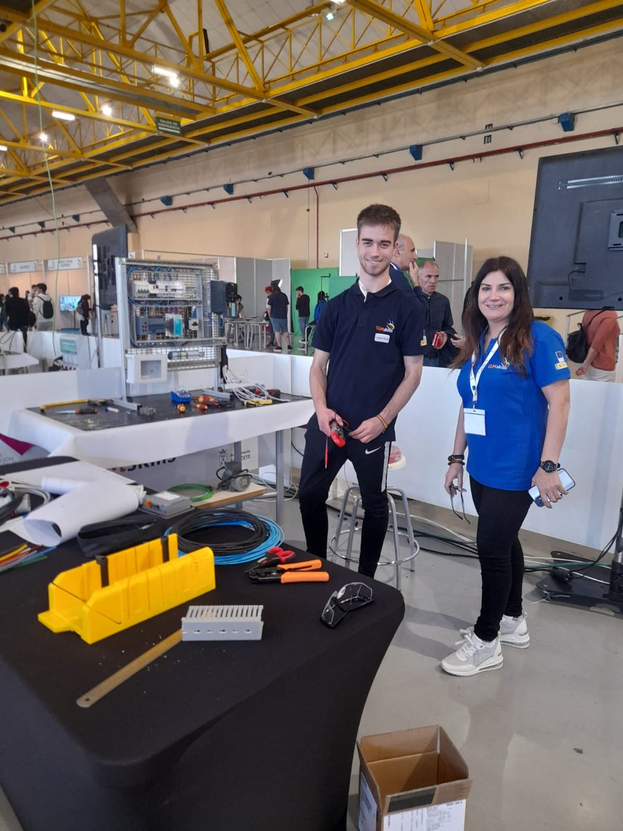 IESLuisDeLucena's tweet photo. Enorme satisfacción por tu campeonato Héctor!!
Héctor ha participado en la modalidad de #ControlIndustrial en #CLMSKILLS
#CLMSKILLS2023 #ElectricidadYElectrónica #EducaJCCM @educajccm
#LaFPenelLucena https://t.co/yS9jyDT5tu