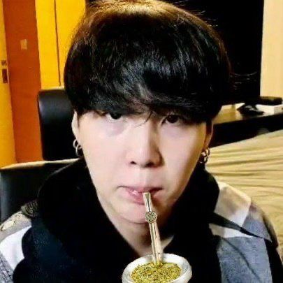 unmateamargoo's tweet photo. Que lindo es hacer stream tomando unos mates despues del trabajo y sin enterarme de nada que esté relacionado a otros fandoms 🧉💜

#Haegeum #HaegeumIsComing 
#AgustD_DDAY #AgustD #D_DAY 
#D_DayOUTTODAY #D_DAYIsComing https://t.co/uMs4gpsmHL
