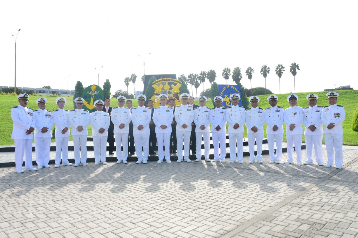 naval_peru's tweet photo. #MGPNoticias La Marina de Guerra rindió homenaje al valeroso personal naval que participó en el operativo militar Chavín de Huántar; en la Plaza de los Héroes Navales de la Pacificación Nacional.

#GraciasComandos
#TerrorismoNuncaMás https://t.co/RRYEHyHhtn