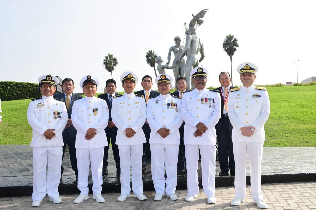 naval_peru's tweet photo. #MGPNoticias La Marina de Guerra rindió homenaje al valeroso personal naval que participó en el operativo militar Chavín de Huántar; en la Plaza de los Héroes Navales de la Pacificación Nacional.

#GraciasComandos
#TerrorismoNuncaMás https://t.co/RRYEHyHhtn