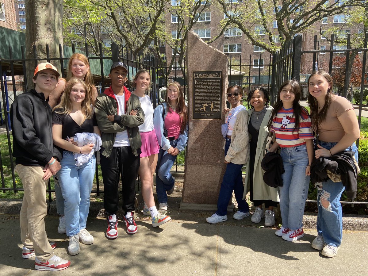our_ms_brooks's tweet photo. 1st full day for #MVHarlem 2023 has been beyond perfect - gorgeous weather, new friends all over the neighborhood, fawning over rare books @SchomburgCenter, &amp; a group of kids who were not just tolerant but excited to walk 5+ miles w/ me &amp; @MJGriffinII. Next up:an evening of jazz! https://t.co/yJO9hi27JM