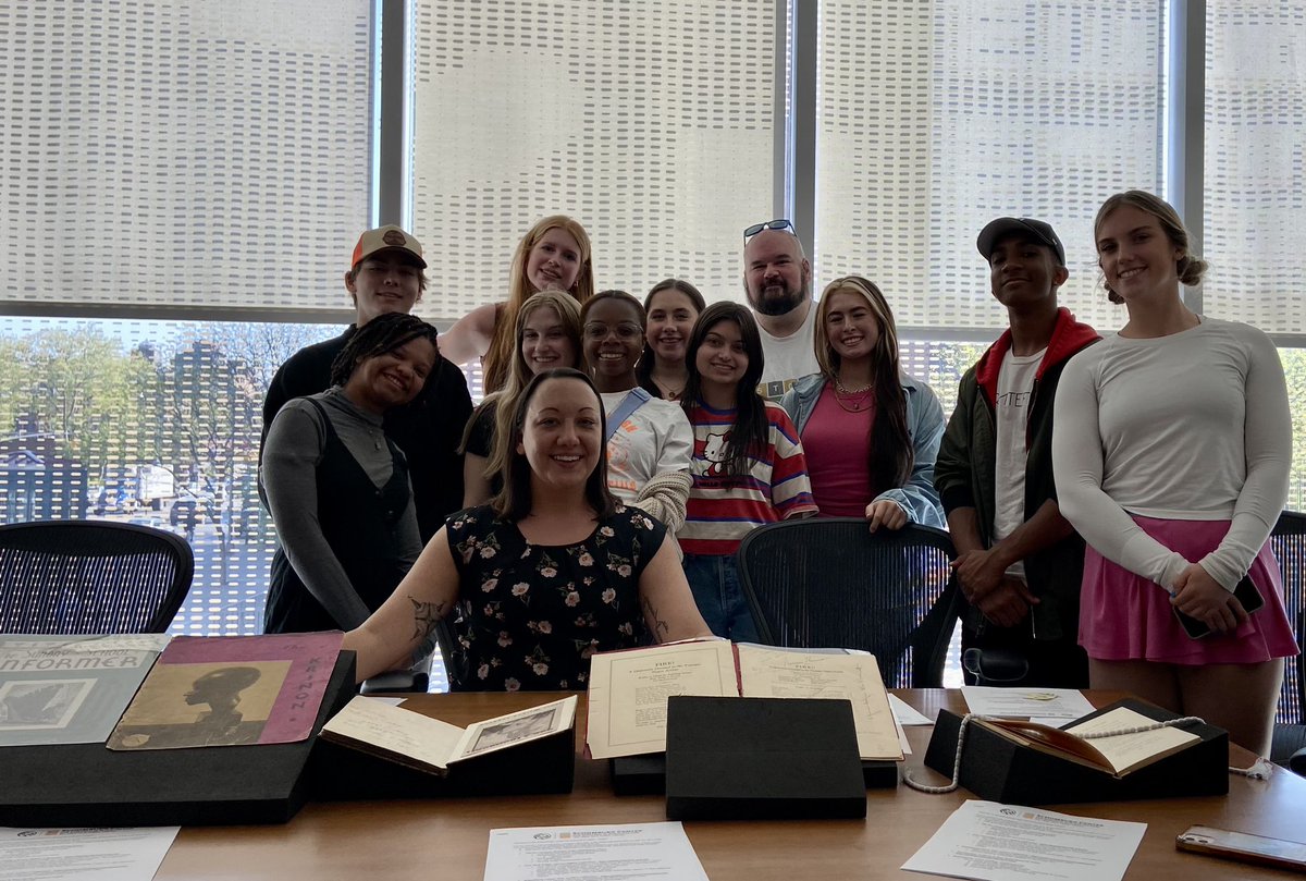 our_ms_brooks's tweet photo. 1st full day for #MVHarlem 2023 has been beyond perfect - gorgeous weather, new friends all over the neighborhood, fawning over rare books @SchomburgCenter, &amp; a group of kids who were not just tolerant but excited to walk 5+ miles w/ me &amp; @MJGriffinII. Next up:an evening of jazz! https://t.co/yJO9hi27JM
