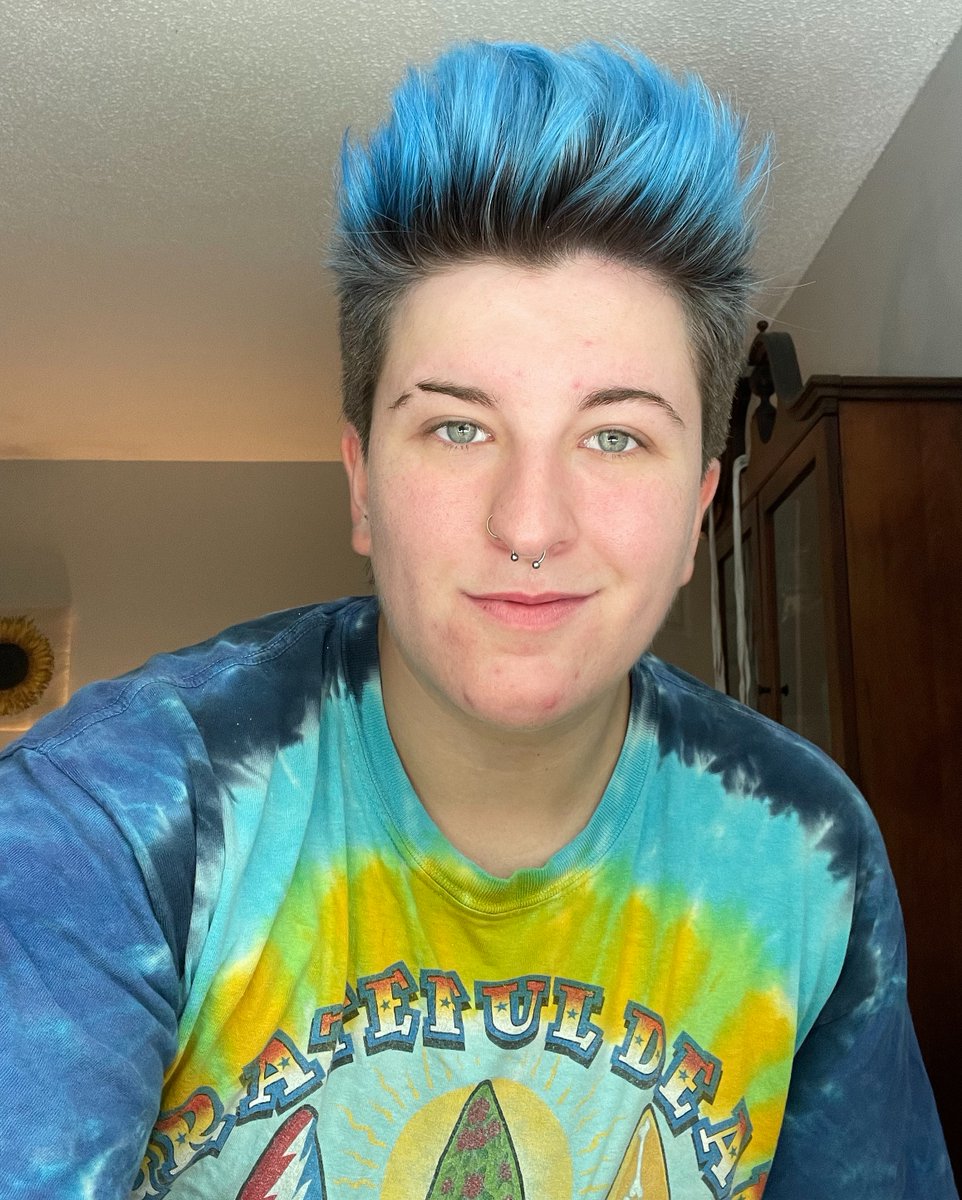 oVertoneColor's tweet photo. Forget naming three songs, what Coloring Conditioner did you use to get such rad hair? 💙
#overtonehair #vividhaircolors #haircolorideas #fantasyhair #instahaircolor #veganhaircare https://t.co/Zm7lHpU8ce