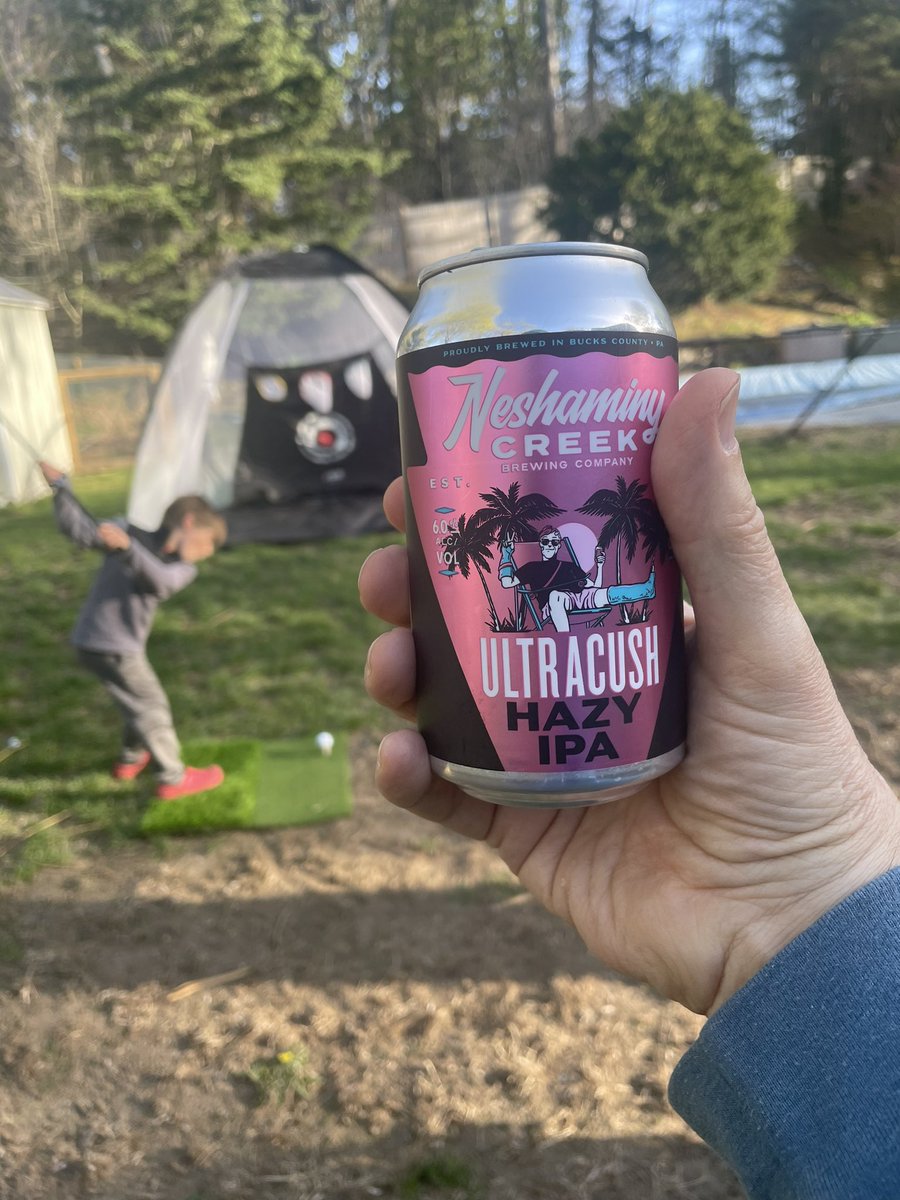 RealGlenMacnow's tweet photo. A little backyard family time hitting golf balls and drinking @NCBCBeer. https://t.co/c8qpDyeIjU