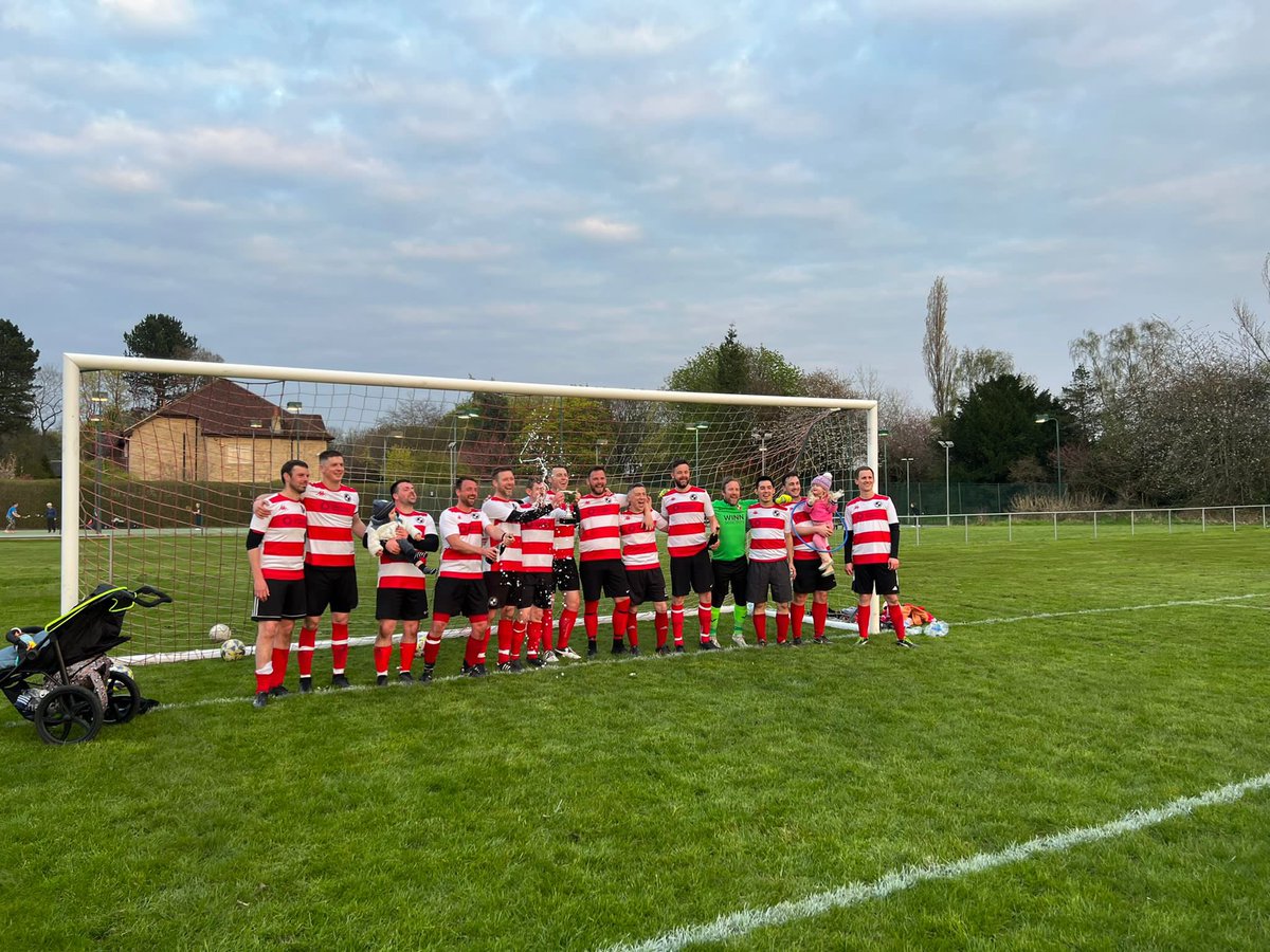 Bohs1894's tweet photo. O35s champions. More to follow 🔴⚪️🔴⚪️ https://t.co/RkC6Zjek3V