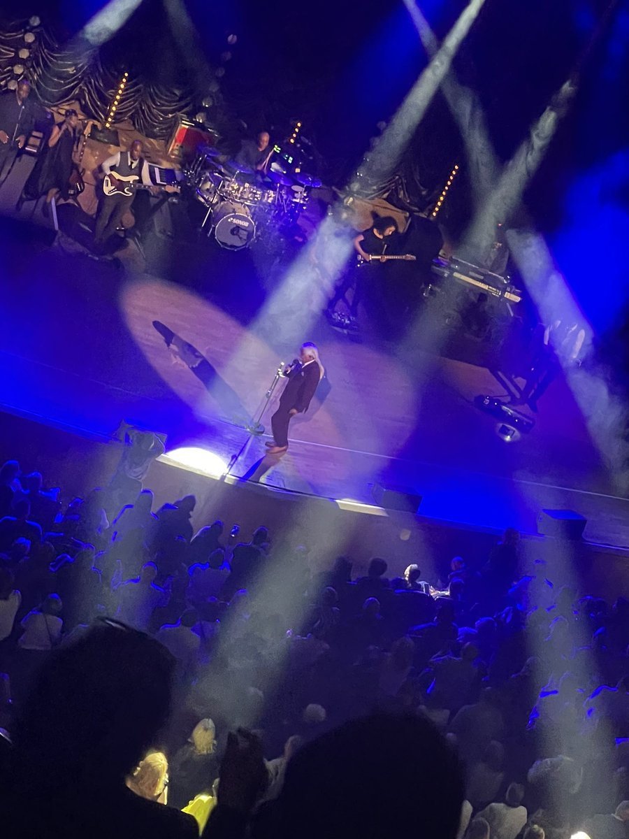 vixbram's tweet photo. Amazing night! Please can we have front row seats next time this is our 3rd concert! ♥️ https://t.co/poXnRuPWgm
