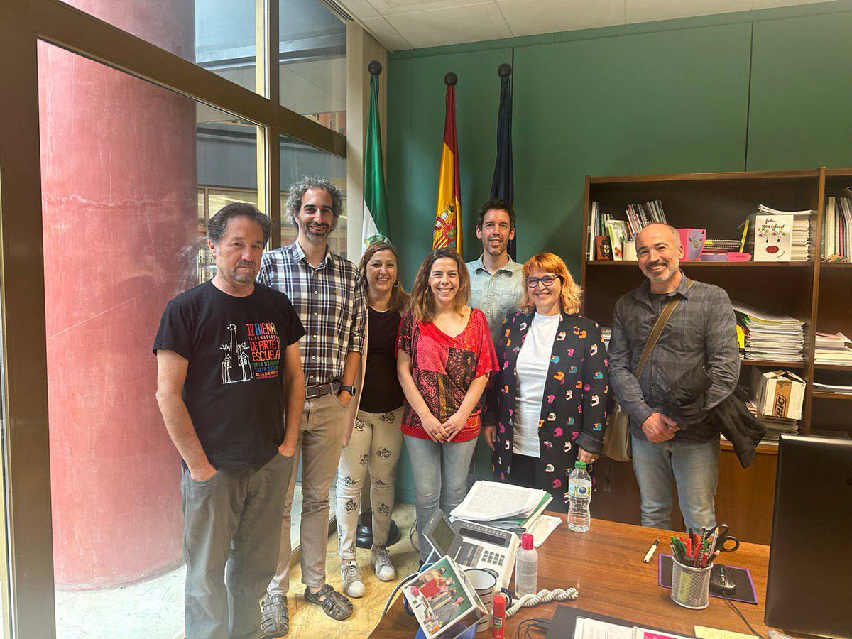 Hoy finalmente ha tenido lugar la reunión de nuestra asociación  con la Directora General de Ordenación de la <a href="/EducaAnd/">Consejería Desarrollo Educativo y FP</a>. 
Hemos podido plantear de primera mano todas nuestras reivindicaciones y ser escuchados. Agradecemos la disposición y quedamos a la espera del nuevo borrador.